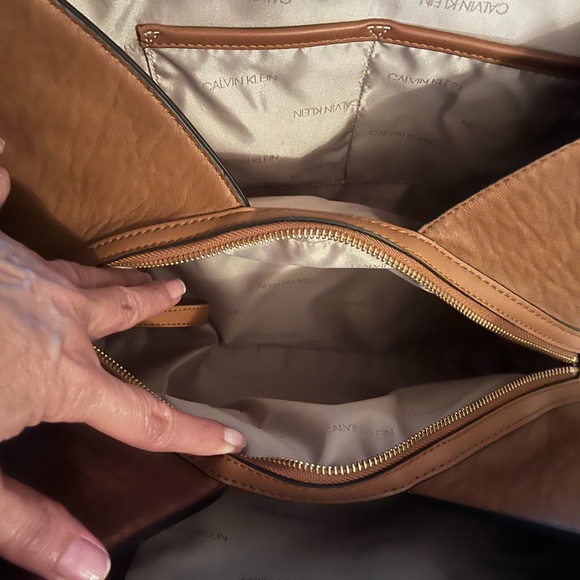 Calvin Klein NWOT Brown 3 Compartment With Outside pocket - Picture 6 of 12